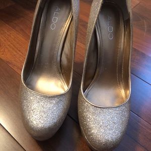 ALDO GOLD GLITTER PLATFORM HEELS